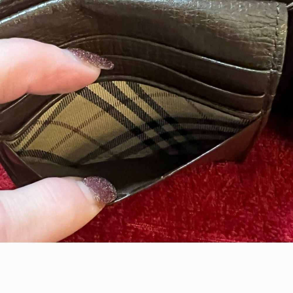 BURBERRY AUTHENTIC BROWN GRAINED LEATHER BIFOLD WITH NOVA CHECK INTERIOR ACCENTS - Picture 4 of 14